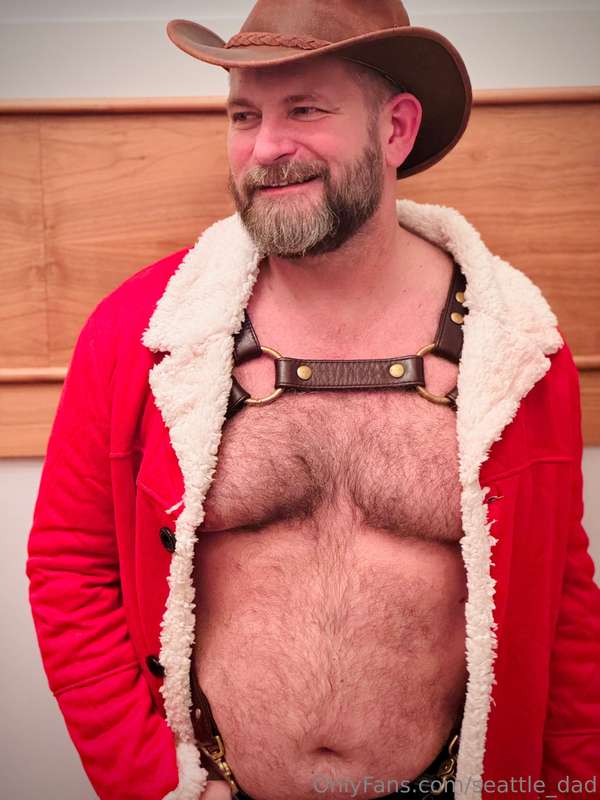 Got asked to be the country sexy Santa at a charity event to.. 4