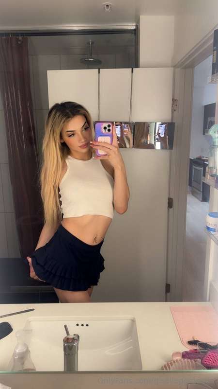 This cute little skirt is easy to take off....😉