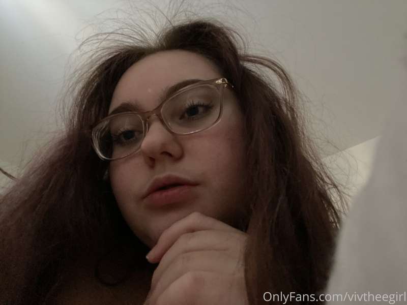 Think my ass is kinda cute, kinda want someone to fuck it 🥺👉..