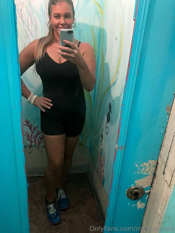 Check me twitter for a bathroom video 2