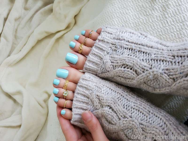 Toes 😋 2
