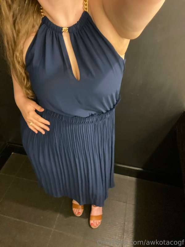 Borrowed a dress for dinner and I love it, it’s Michael Kors..
