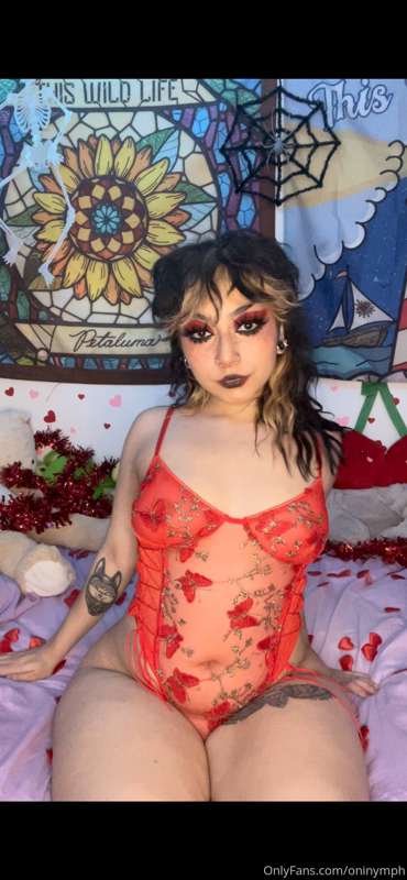i hope everyone’s day is well 🥰🖤 1