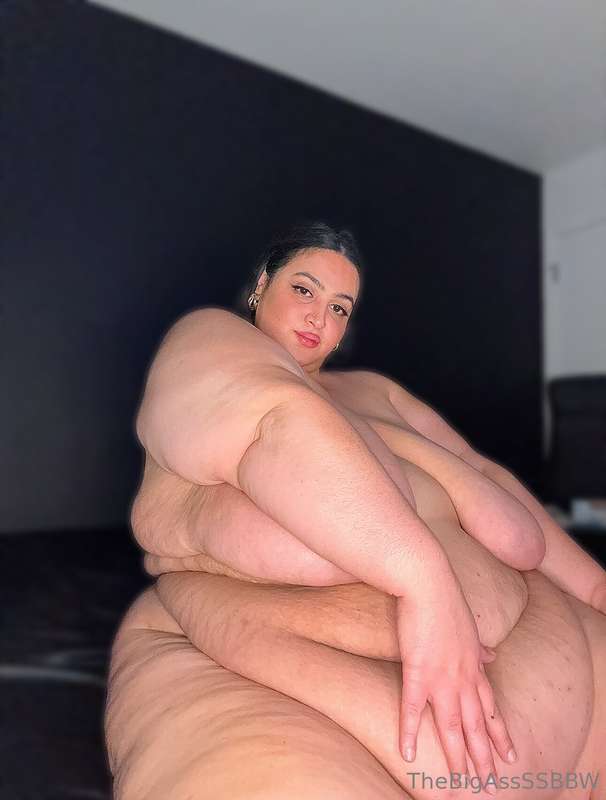 Look at all that fat. My arm barely reaches my pussy. 