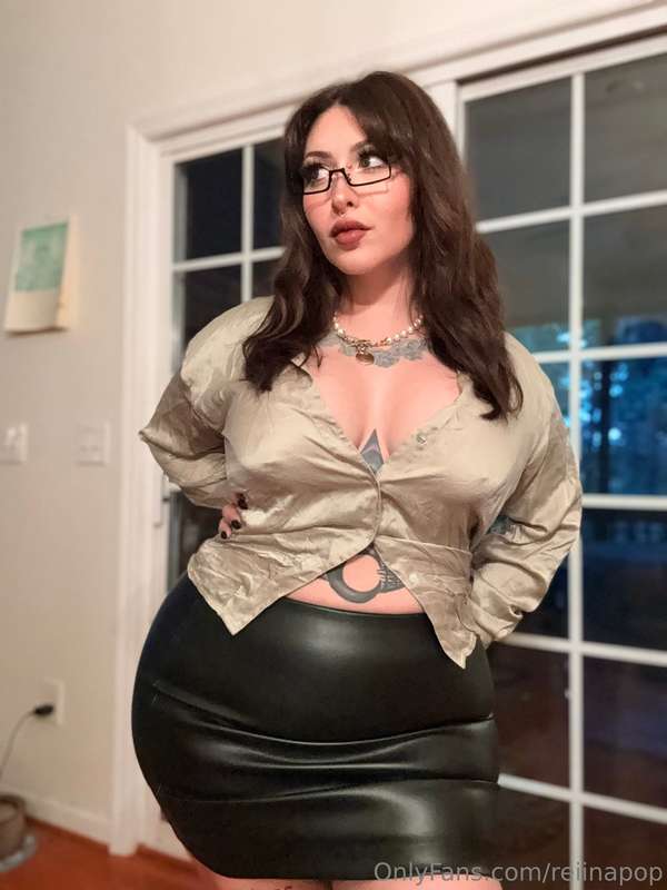 Customs im shooting today: 1. Giantess therapist swallows he.. 1