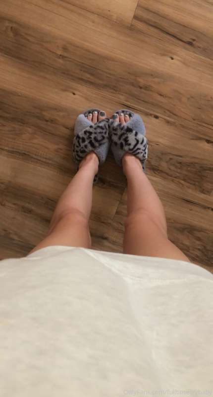 did you know i like having my toes sucked? >:)