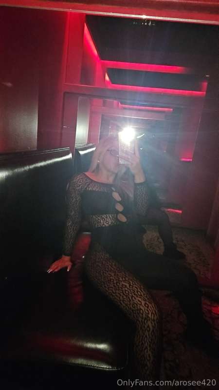 See me in the red room😘