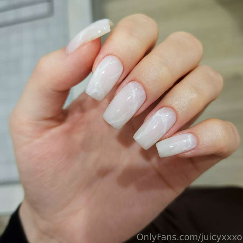 White marble nails 🤍 Mmm 🤤