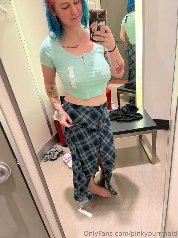 I love getting to try on cute clothes 🥰😍