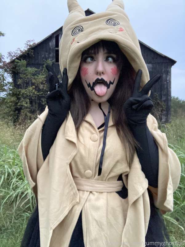 A wild mimikyu has appeared! What will you do? 🖤 1