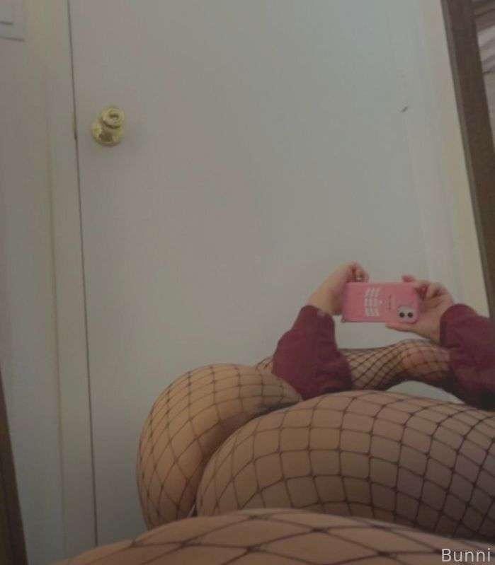 Strawbewwymilf - Fansly - 10 Jan, 2023