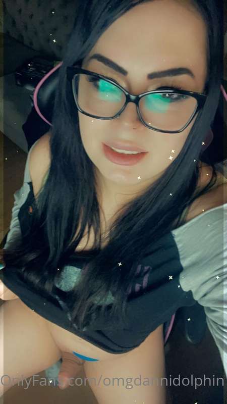 Geeky girl cock anyone?? 🐔🤓💜 2