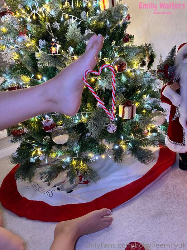 Serving you some Christmas breakfast! This is for the foot f..