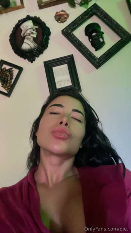 KISSING TIME 💕