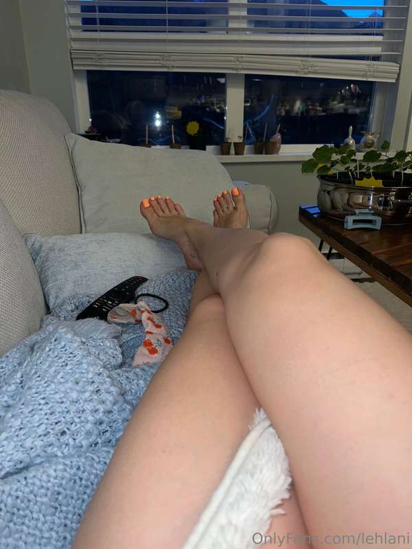 Love my toes 😍 would have you on your knees for me 😈🩷 5
