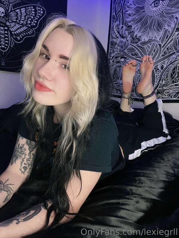 Just some rare photos of me in the pose 😈