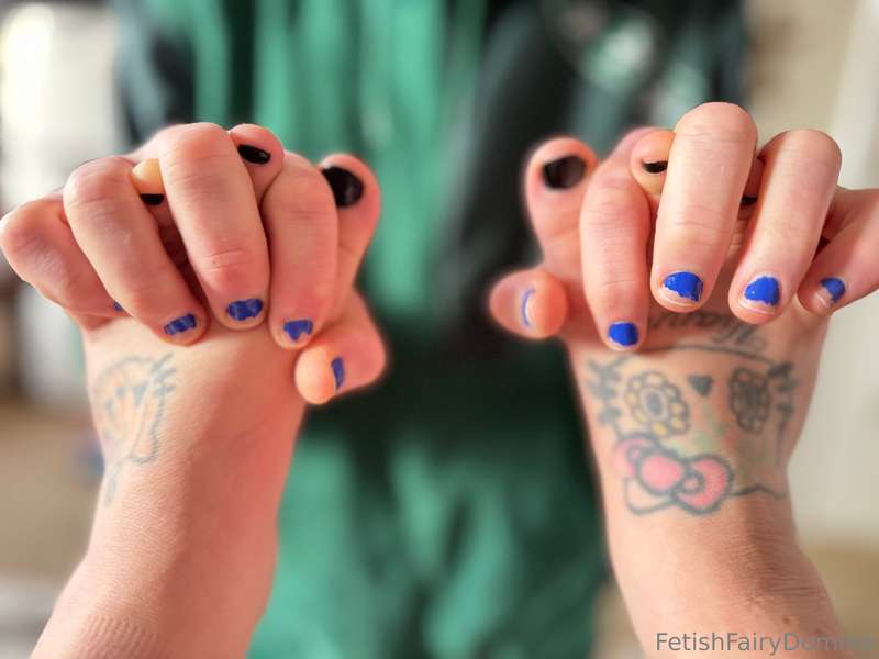 Little toes.. 4