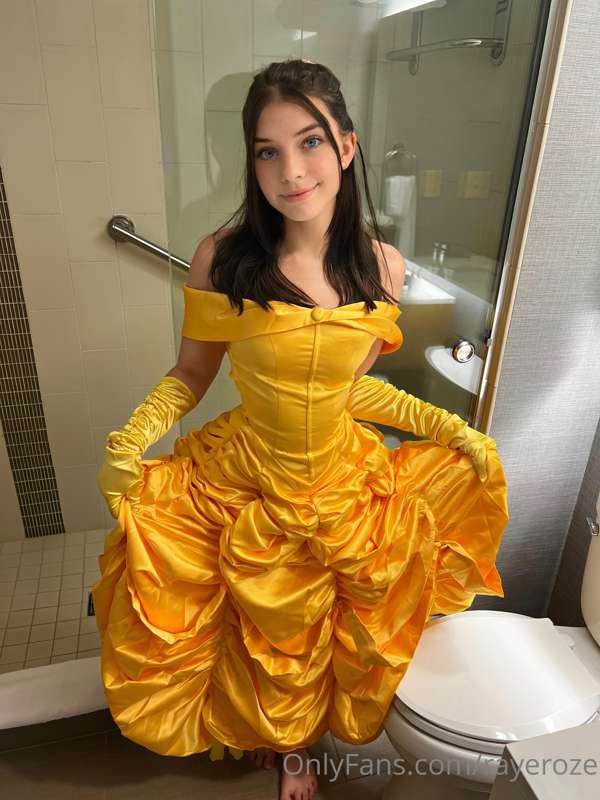 Who’s up for a fairytale kind of night? 🥰 3