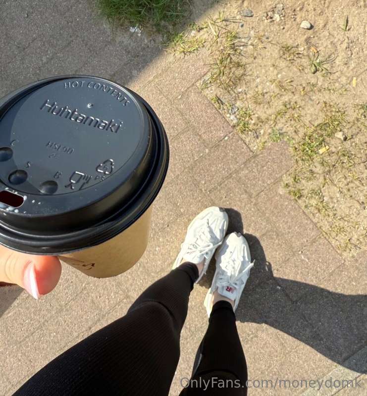 Meinen Kaffee zahle ich natürlich nicht mit meiner Karte und..
