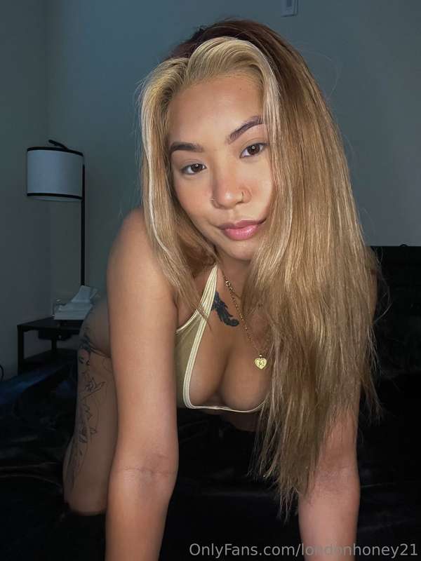 Hey, got some fresh content, getting ready after my shower 🚿..
