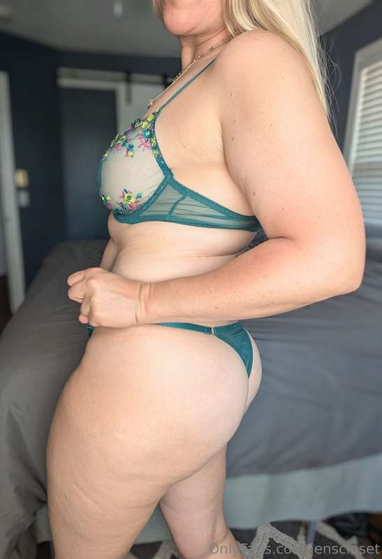 It's time for a new set! 💚 I hope this green gets you sprung.. 5