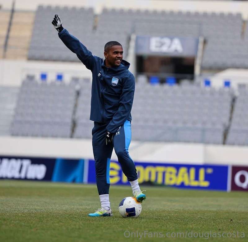 ✌🏽⚡️⚽️