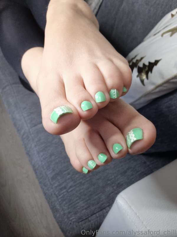my toes are cold 👉👈 8