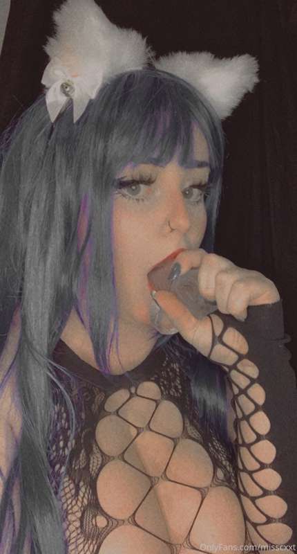 A little deep throat❤️ Please comment and let me know what y.. 2