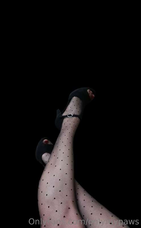 Sexy tights, high heels and red nails. 🦶👠 12