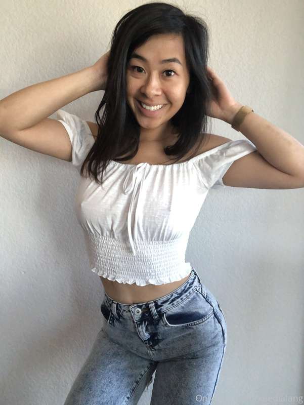 I have a new free pornhub video out trying on new clothes! T.. 14