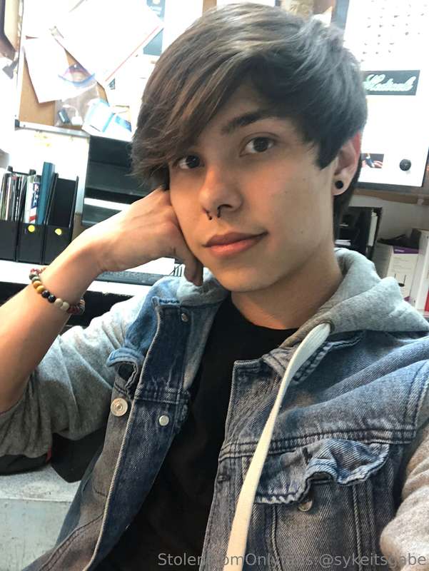 Some lil throwbacks for my followers :3 me bein a lil boi ho.. 1