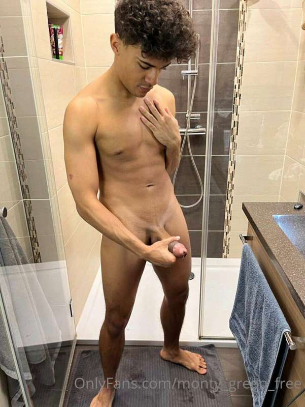 Please check out my twinky Austrian couple Mace (20) and Tim.. 2
