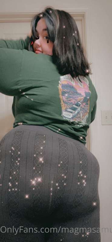 Thought y’all might like to see my fat ass in leggings too 😜