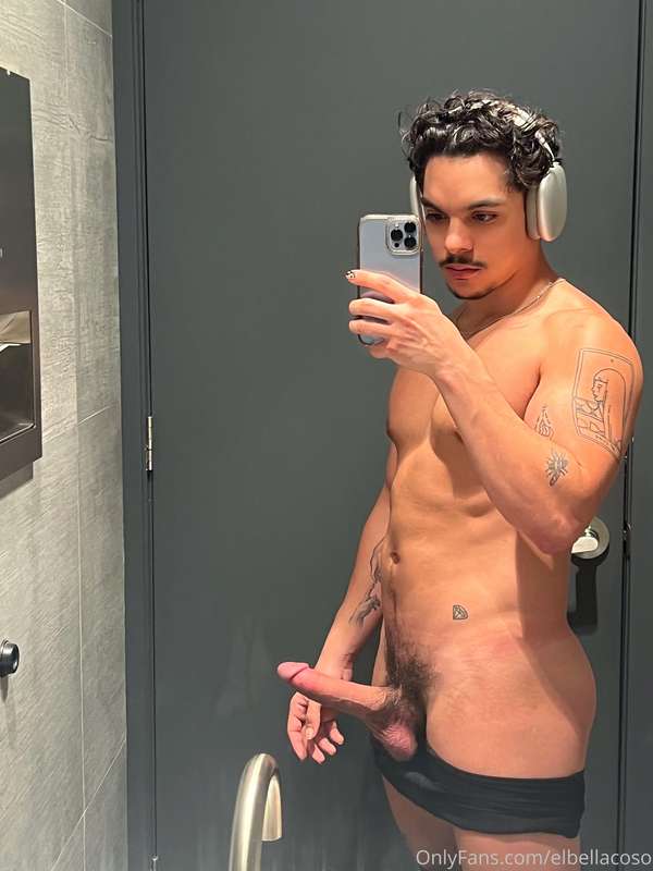swipe for cock ➡️➡️➡️ 4