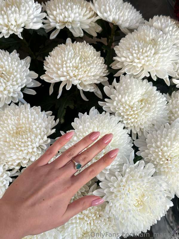 I just love getting flowers... 🌸 Every time I see those peta..