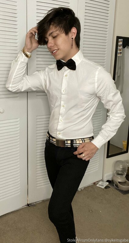 Soooo, anyone into guys in suits like I am ?? Here’s the pic.. 6