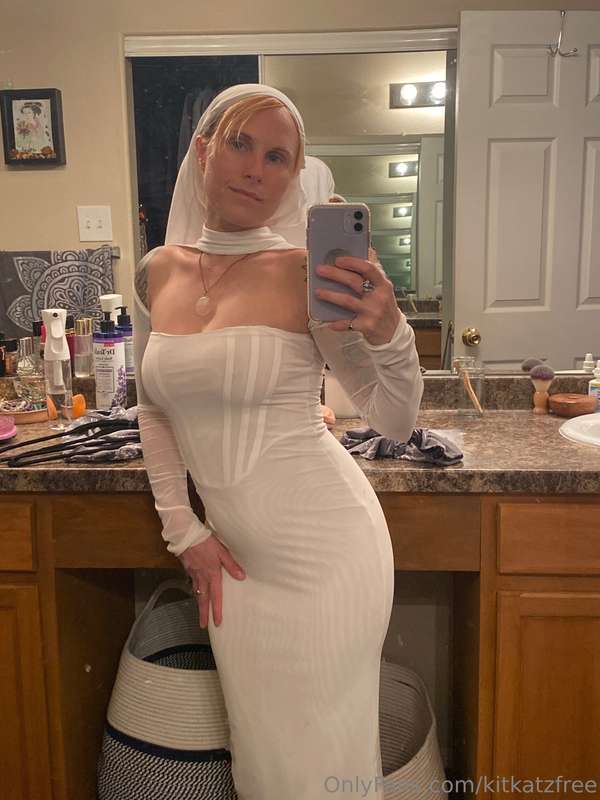 Down on my knees praying for some big dick in this pussy. fu..