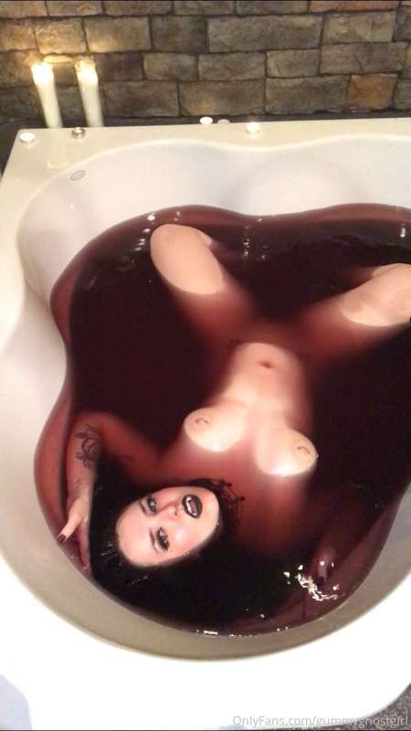 Your Countess is waiting for you to join in on this bl00d ba.. 16