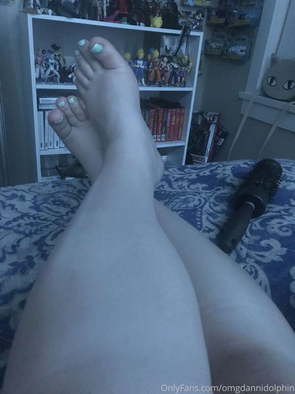 Toes did! New content out Tomorrow 🖤🤓 5