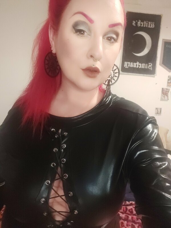 I am LIVING 80s porno dream just now!!! Who wants more? 1