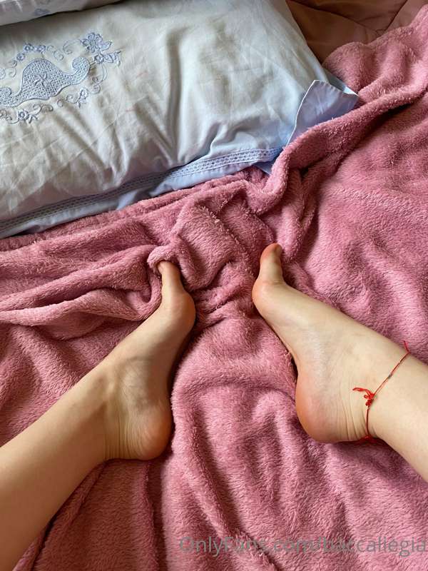 more flowery feet 🌸 2