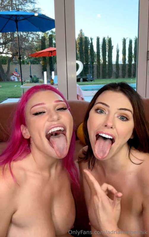 Who's tongue is longer?? 📏