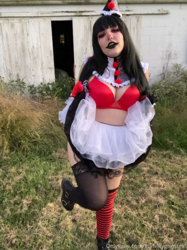I hope you’re not afraid of clowns 🤡 22