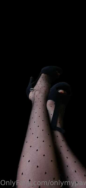 Sexy tights, high heels and red nails. 🦶👠 9