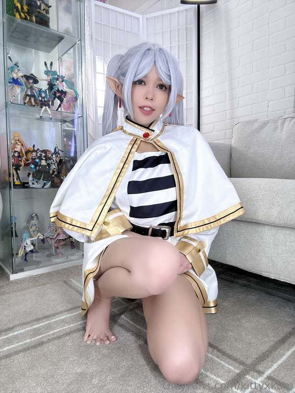 just a little cosplay try-on of frieren. :3
 i haven't cospl.. 10