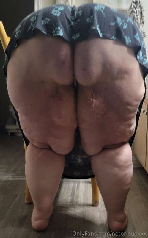 Wouldn't you love to fuck a Huge ASS like this?? 3