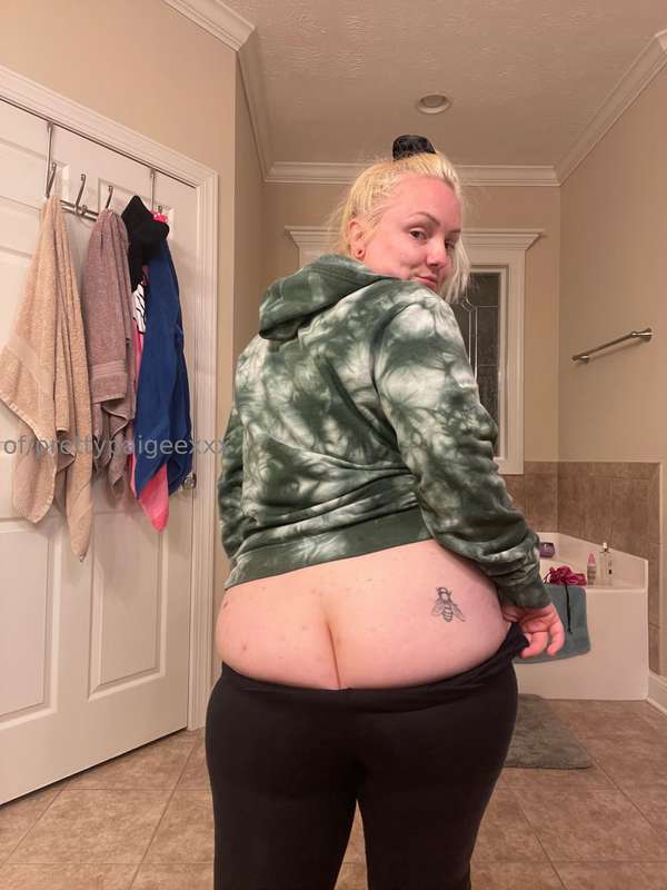 Gooood night from me and my fat ass 😘  We’re going no PPV ov.. 1