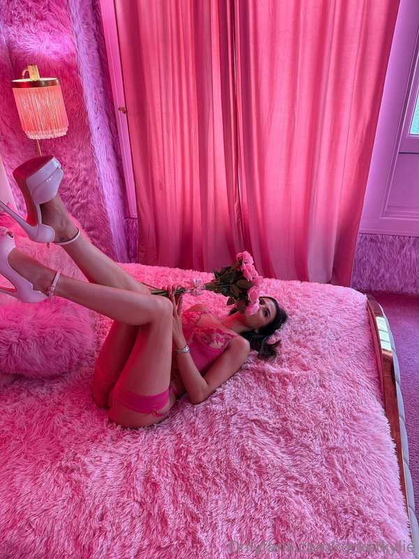The only kind of treatment i deserve and expect 💋