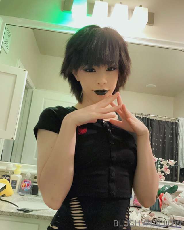i am super proud of my mavis cosplay hopefully y’all like it.. 7