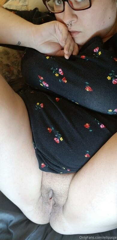How about some fuzzy pussy appreciation today! ❤? 1
